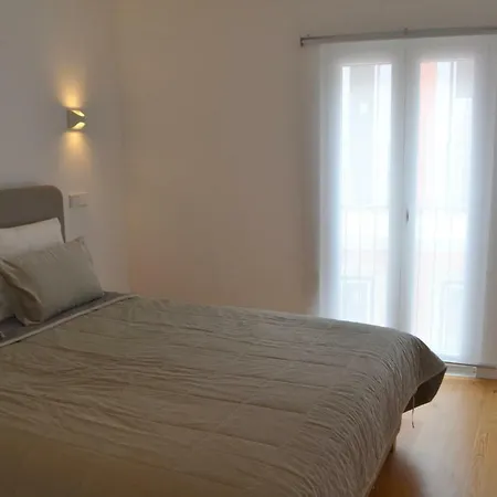 Tp Bombarda 5, Deluxe * Lisboa