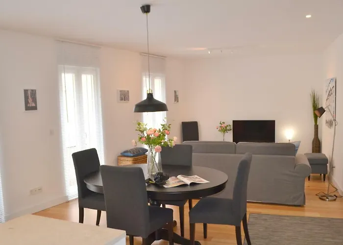 Tp Bombarda 5, Deluxe Lisboa